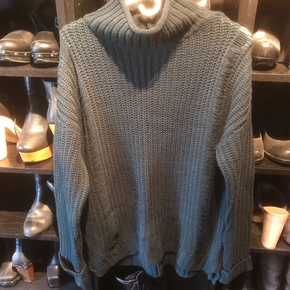 Dark green, chunky knit, crew neck sweater